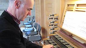 Christoph Hämmerl an der Orgel in St. Christoph, Ingolstadt-Friedrichshofen