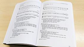 Das Kantorenbuch des Bistums Eichstätt „Hilfen für die Messfeier“.