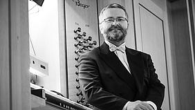 Organist Petr Kolař.