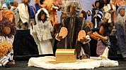 Mit Egli-Figuren erzählen die Pädagogen die GEschichte von Mose und dem Volk Israel untermalt von Orgelmusik. pde-Foto: Johannes Heim